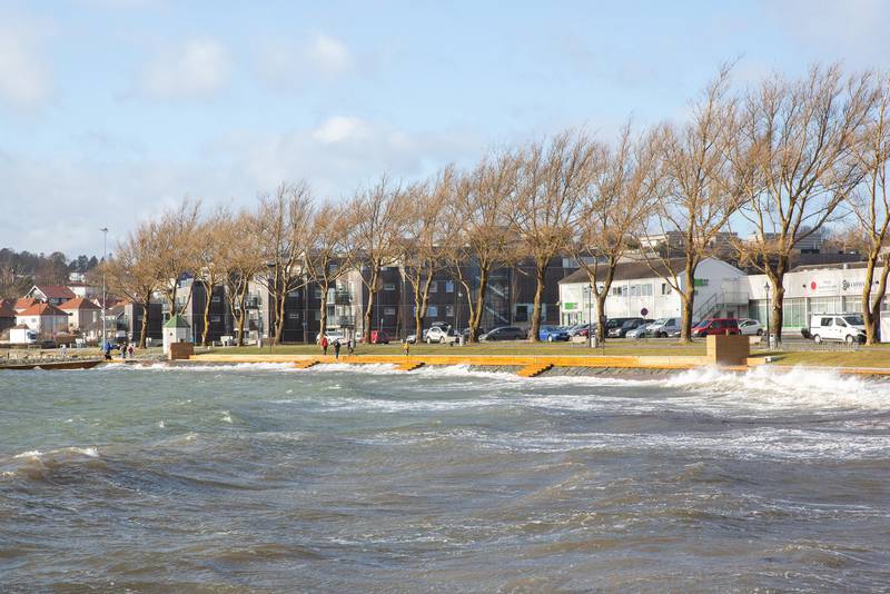 Mandag 17. februar var det ekstra høy vannstand på Sjøbadet.