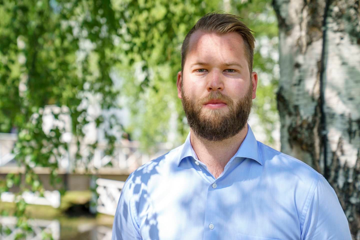Torleik Svelle, leder i Senterungdommen, har tidligere vært bekymret, men føler seg nå trygg på at Ap vil gå inn for å dele opp Viken.