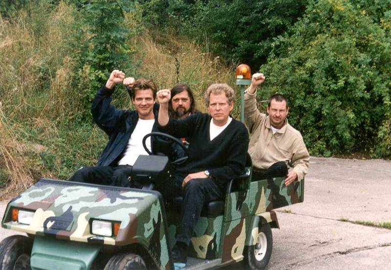 Thomas Vinterberg (fra venstre) sammen med Kristian Levring, Søren Kragh-Jacobsen og Lars von Trier lanserer Dogme-manifestet i 1995. Stedet er selvfølgelig Cannes.  