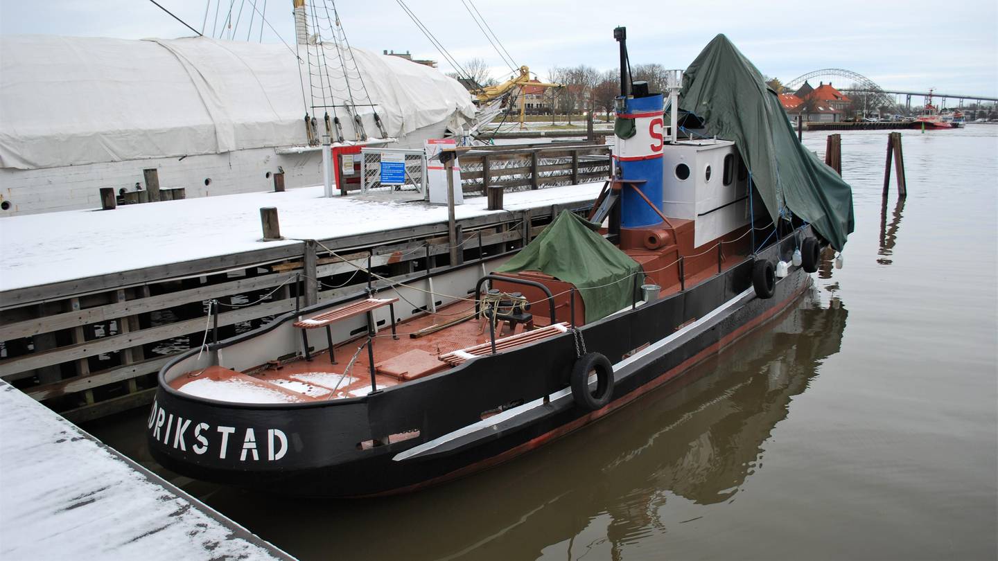 Slepebåten Fix er ett av de elleve fartøyene som ble kapret av dristige motstandsfolk i Fredrikstad 8. februar 1945. Den ble brukt helt fram til 1997, og er nå under restaurering på Isegran ved Kråkerøy.