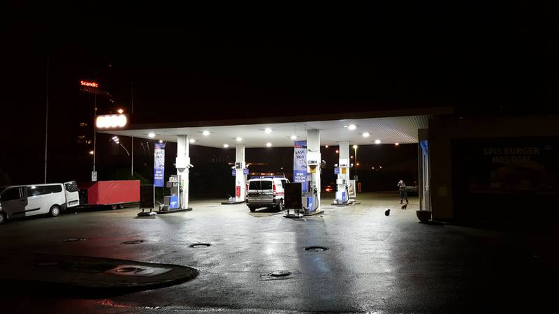 Esso i Tjensvollskrysset ble utsatt for ran onsdag kveld. En mann i 30-årene ble pågrepet og siktet for ranet torsdag formiddag. Foto: Leserfoto