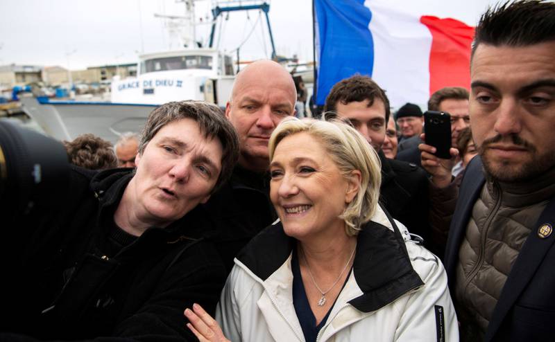 Presidentkandidat Marine Le Pen møtte lokale fiskere i Grau-du-Roy i går, og snakket om hvordan hun vil redde franske fiskere med en proteksjonistisk økonomisk linje.