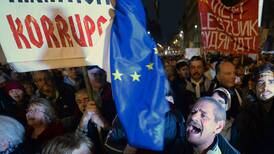 Frykter økt uro med EU i tillitskrise
