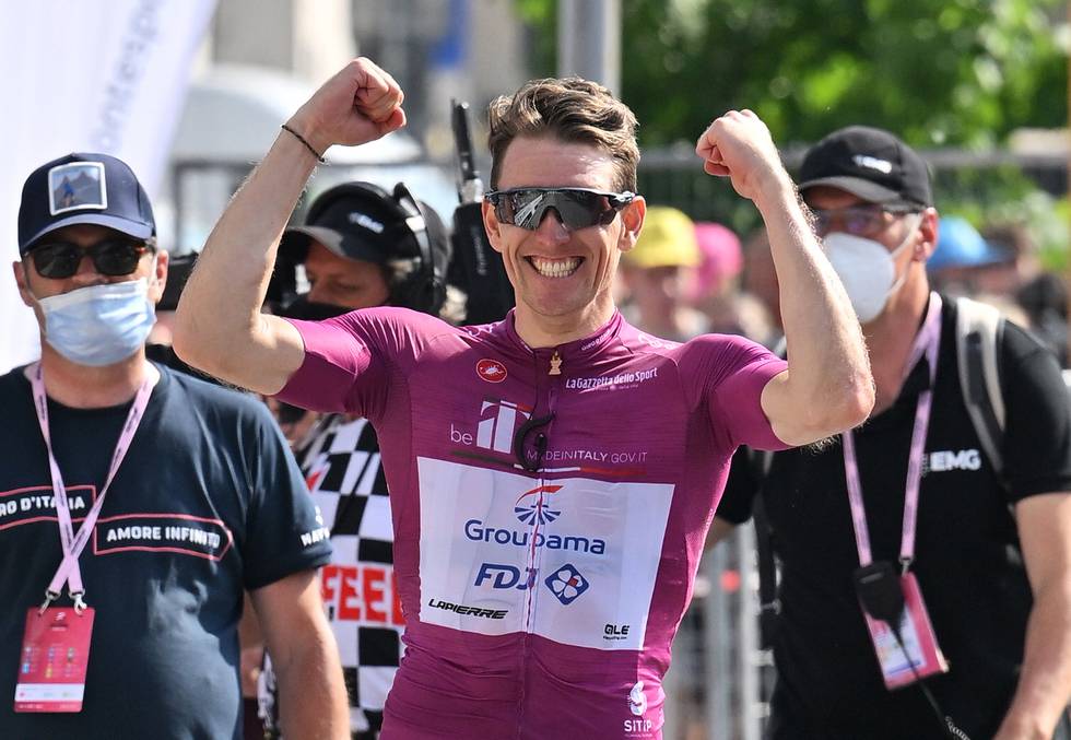 Arnaud Démare kunne juble for sin tredje etappeseier i årets utgave av Tour de France, etter at hovedfeltet innhentet et utbryterkvartett på oppløpet i Cuneo. Foto: Gian Mattia D'Alberto, LaPresse via AP / NTB