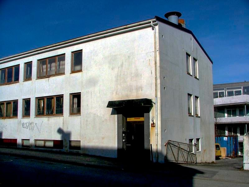 Før motorsykkelklubben flyttet til Våland, holdt den til i disse lokalene i Tanke Svilands gate. Foto: Tore Bruland