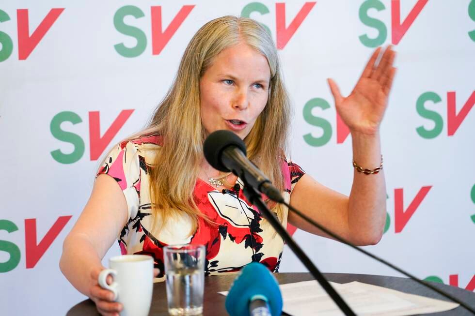 SVs fungerende leder Kirsti Bergstø oppsummerer tiden etter stortingsvalget da SV inviterte til sommerpressekonferanse onsdag. Foto: Gorm Kallestad / NTB