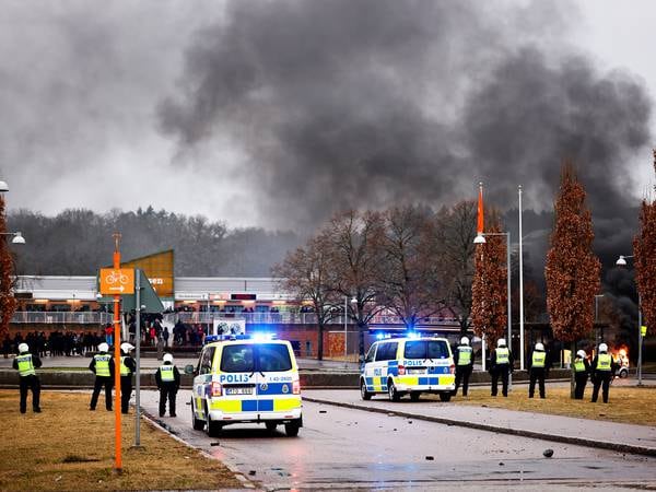 Politiet: Tre personer med skuddskader i Norrköping