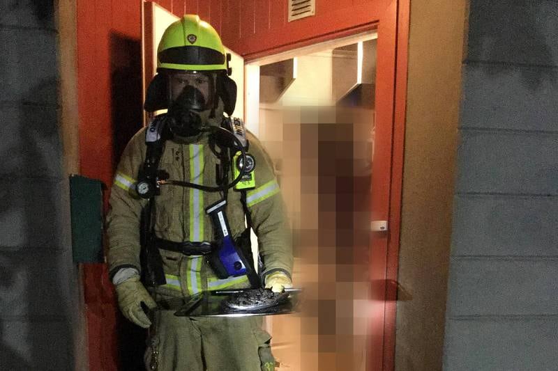 Lukt: – Vi merker det allerede på lukten i oppgangen, sier brannmesteren. FOTO: OBRE