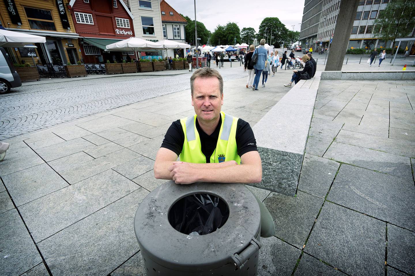 Seksjonsleder i Stavanger kommune<b> Trygve Petter Nilsen</b> er lei og frustrert over at søppelet flyter i sentrum. Nå maner han til en felles dugnad for å få det bedre.
