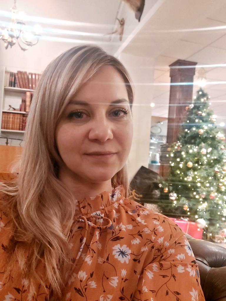 Ukrainske Anna Yuzva gleder seg til å feire jul hjemme hos Roar Paulsrud i år.