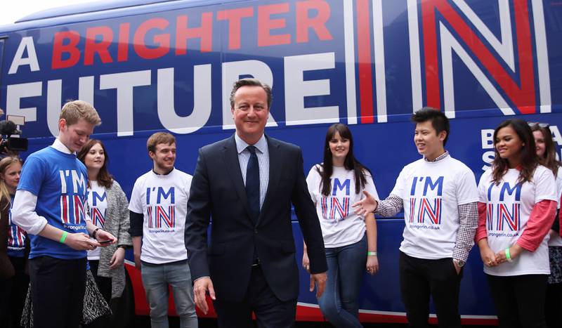 Skattesaken kommer på et kritisk tidspunkt for statsminister David Cameron, som står foran en viktig folkeavstemning om EU. Cameron er ikke anklaget for noe ulovlig, men for dobbeltmoral og uklarhet. Her fra et besøk ved Exeter-universitetet torsdag. FOTO: DAN KITWOOD/NTB SCANPIX