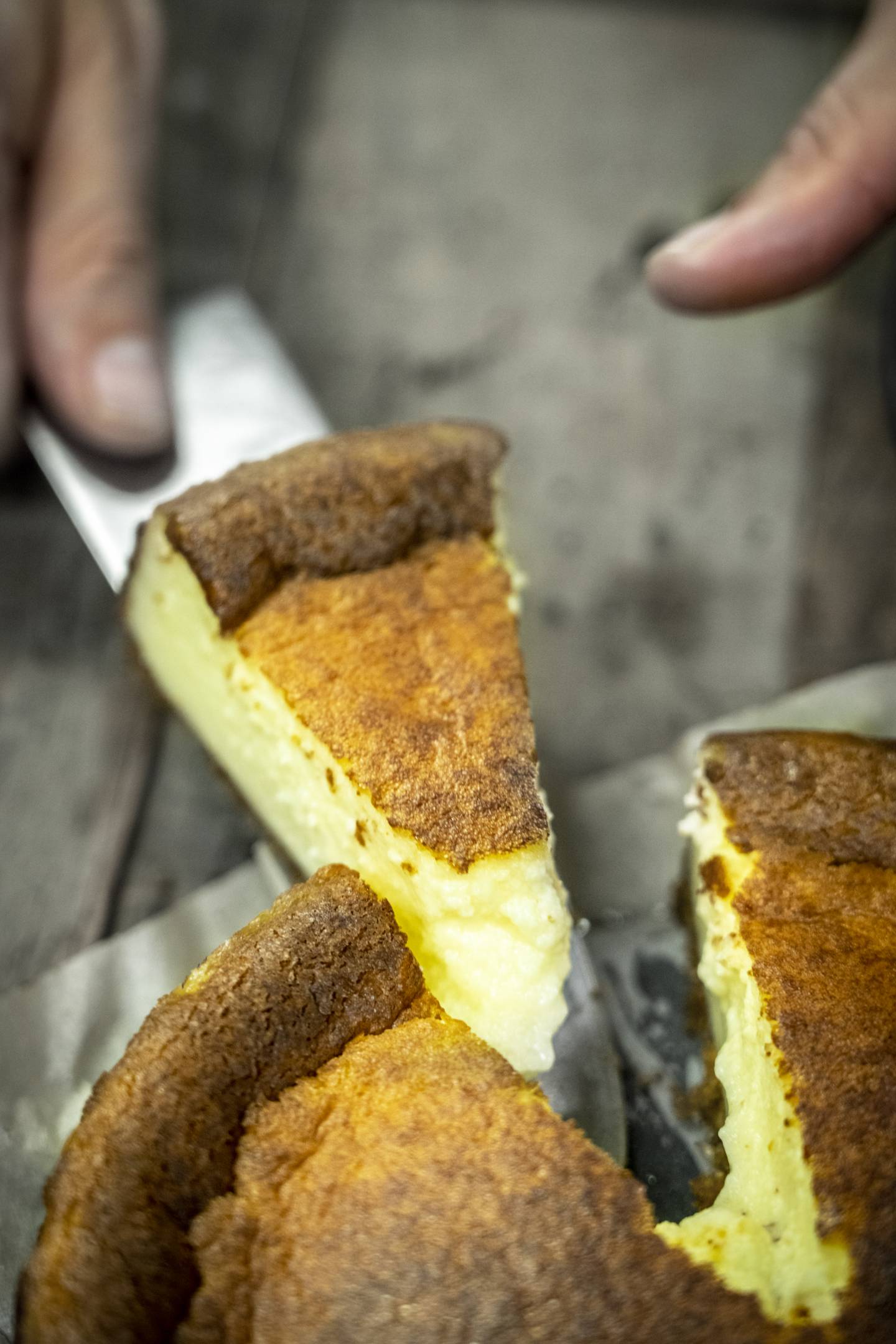 MIGHTY: If you like to be satisfied with a piece of cake, the Basque cheesecake is a good choice.  Photo: Ole Berg-Rusten/NTB