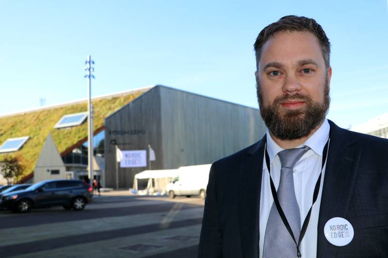 Herbjørn Tjeltveit, daglig leder av Nordic Edge, er storfornøyd med det andre Nordic Edge. Konferansen og utstillingen har vokst i rekordfart, fra 500 til 2100 deltakere. Neste år tror Tjeltveit at besøkstallet skal nå 4000-tallet. Foto: Arne Birkemo