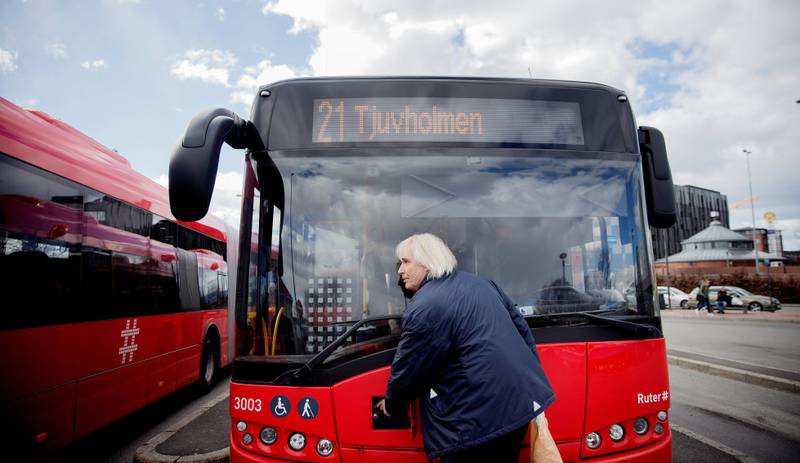 21-bussen: Per kjører sentrumslinjene. Er du heldig er det kanskje Oslos blideste sjåfør som kjører neste gang du tar bussen?