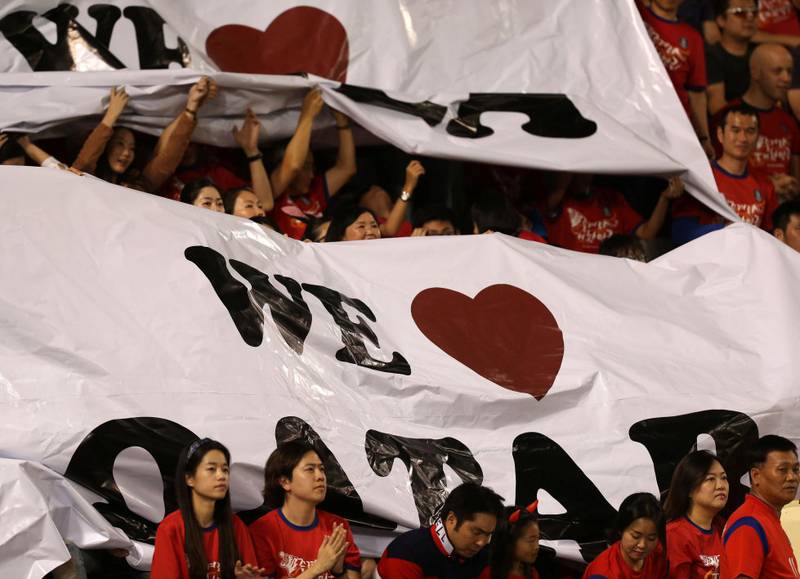 Koreanske tilskuere støtter Qatar under en landskamp i Doha for drøye to uker siden.