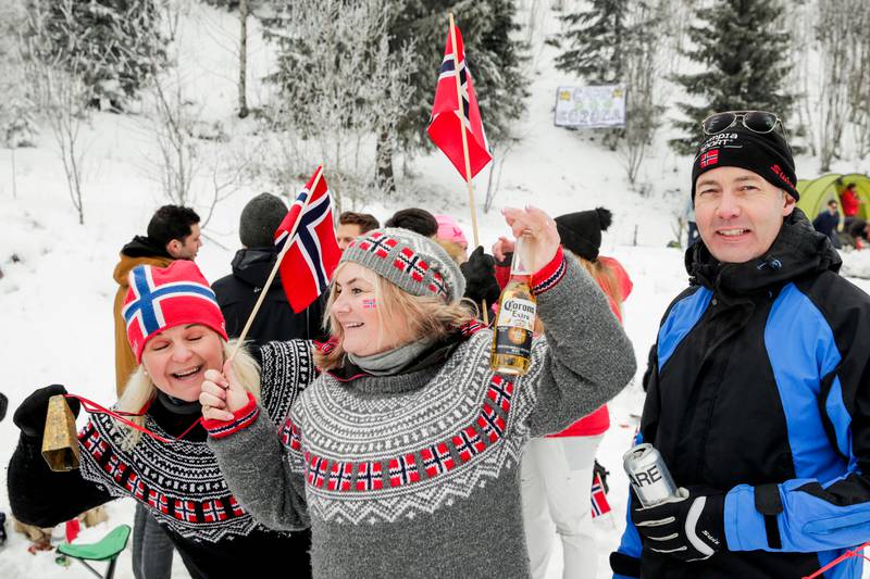 Oslo 20200307. 
Publikum under 30 km fellesstart for kvinner under verdenscupen i langrenn i Holmenkollen.
Foto: Vidar Ruud / NTB scanpix
