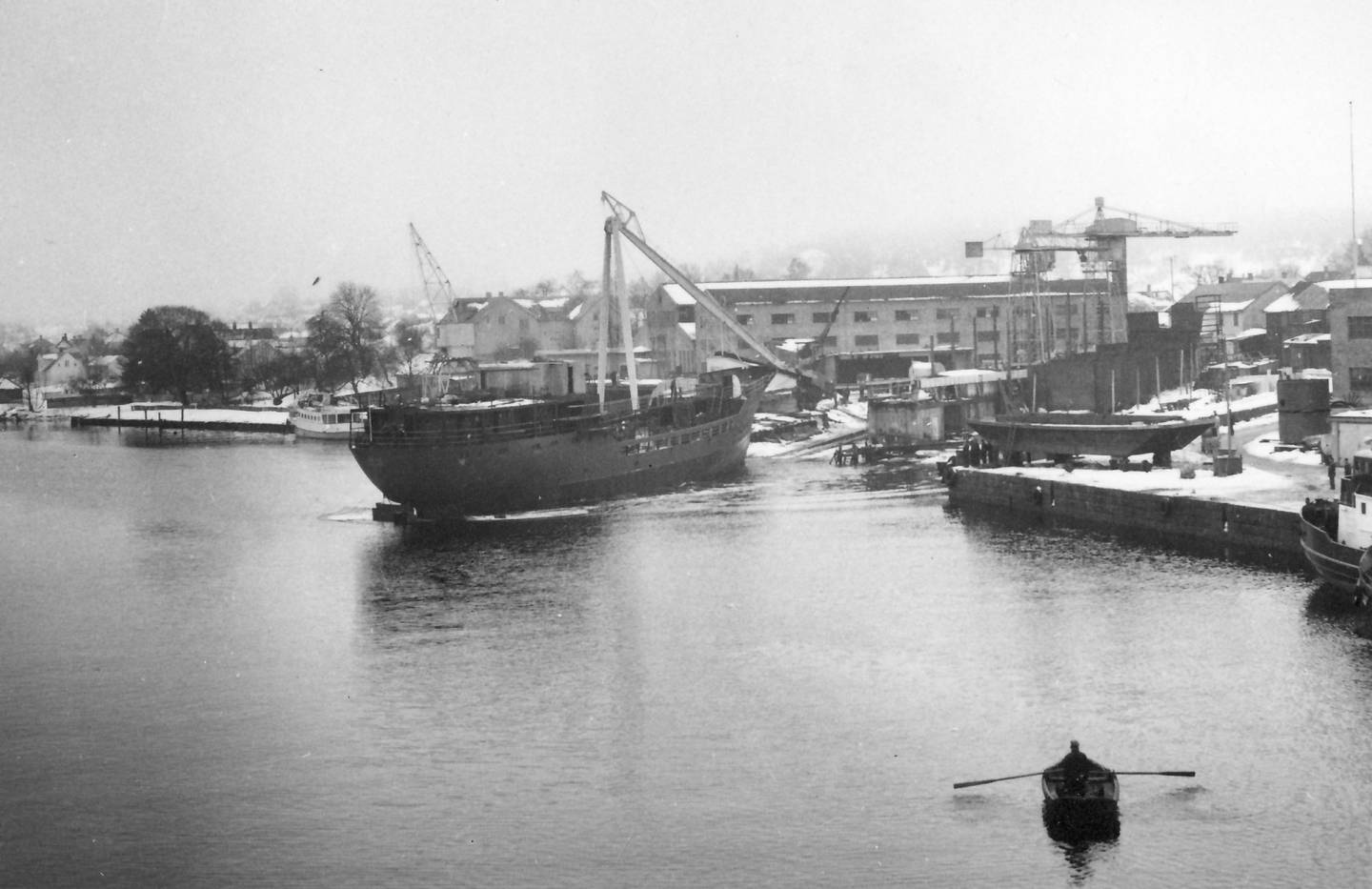 Sjøsetting av skip ved Glommens Mekaniske verksted (GMV) på Kråkerøy i Fredrikstad i mars 1958.