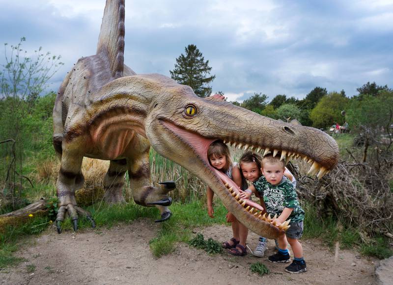 I Givskud Zoo kan du også treffe dinosaurer i naturlig størrelse!