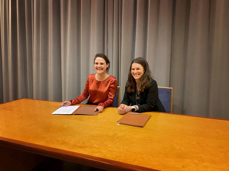 Mandag signerte ordfører Kari Nessa Nordtun (Ap) og generalsekretær i Av-og-til, Randi Hagen Eriksrud, en samarbeidsavtale.