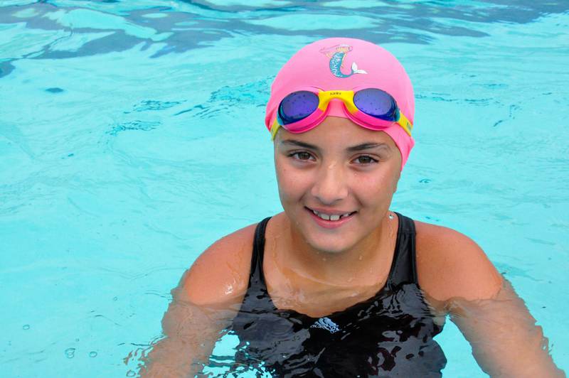 For to uker siden tok Samina Amin (8) svømmeknappen for 25 meter på Gamlingen. Selv om hun fra nå av vil svømme i Stavanger svømmehall, er hun ikke i tvil om at Gamlingen er best.