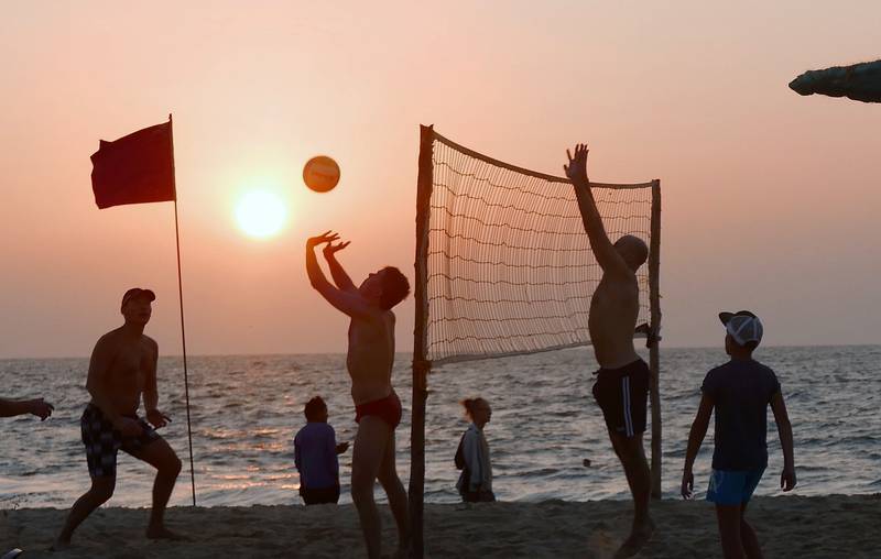 Om ettermiddagen kan du være med å spille volleyball eller ta yogatimer på stranden.