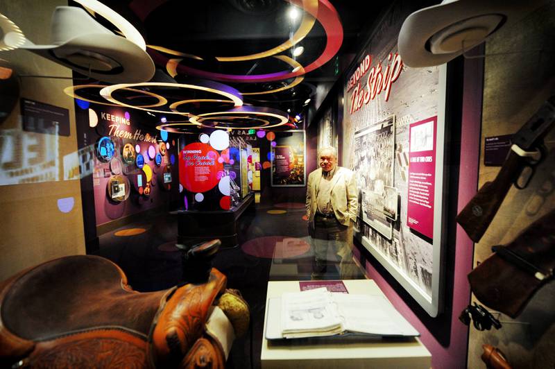 Launce Rake på Las Vegas Mob Museum gir deg innblikk i mafiamiljøet Frank Sinatra vanket i. Mafiaen spilte en viktig rolle i underholdningsbransjen. FOTO: THOMAS KOLBEIN BJØRK OLSEN