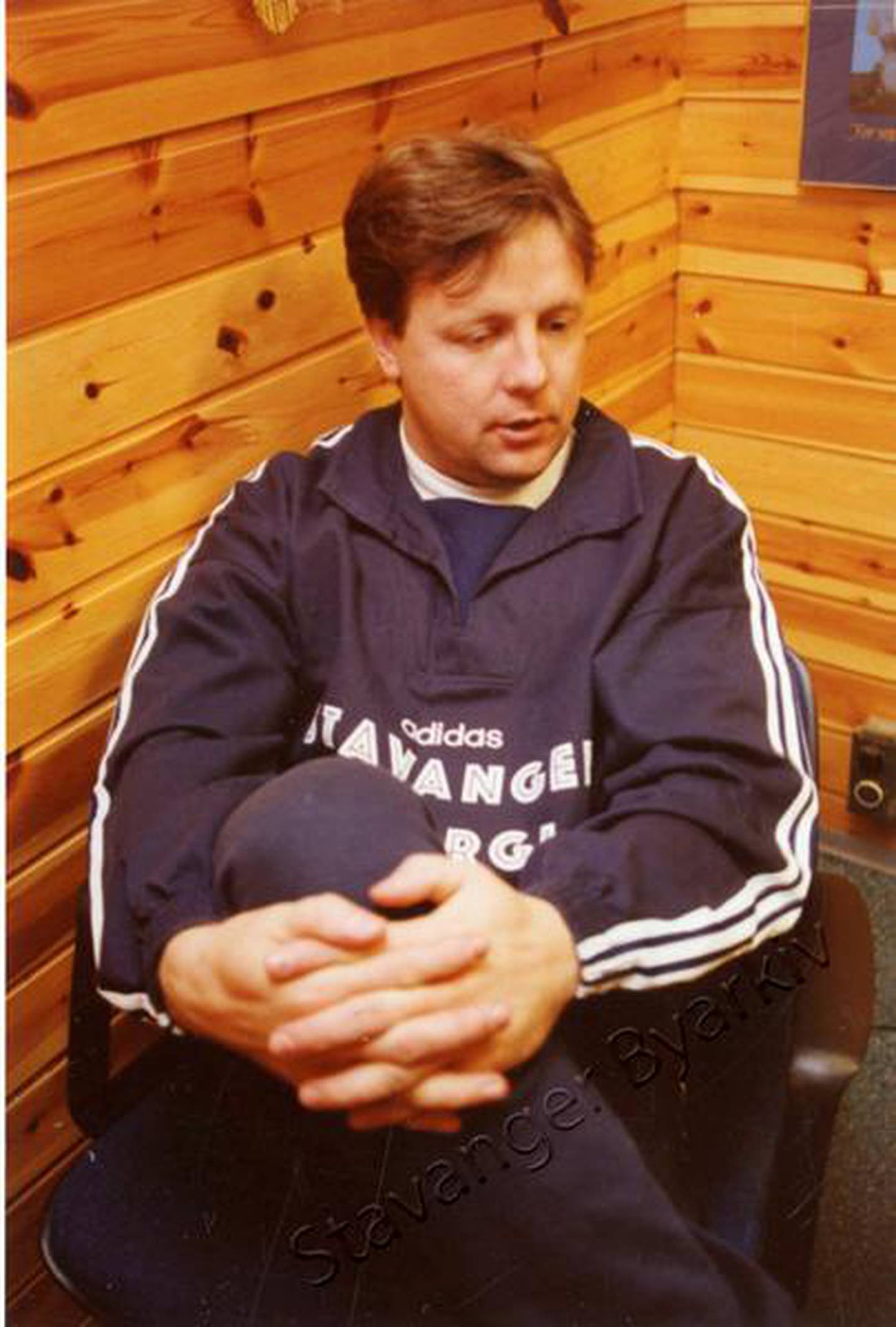 Bjarne Berntsen i garderoben i Steingata 100 i sin første periode som Viking-trener mellom 1992 og 1995. Foto: Alfred Aase