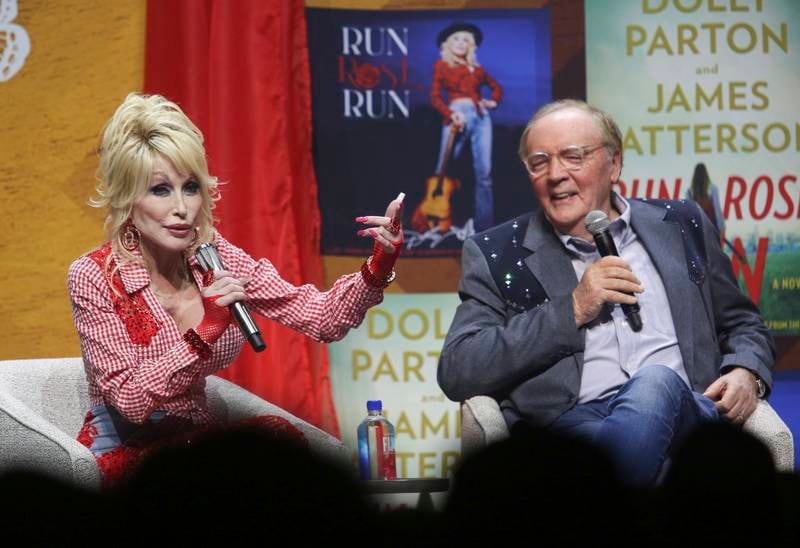 Dolly Parton og James Patterson forteller om «Run, Rose, run» – en spenningsroman om en countrysanger med en kontrollerende partner.
