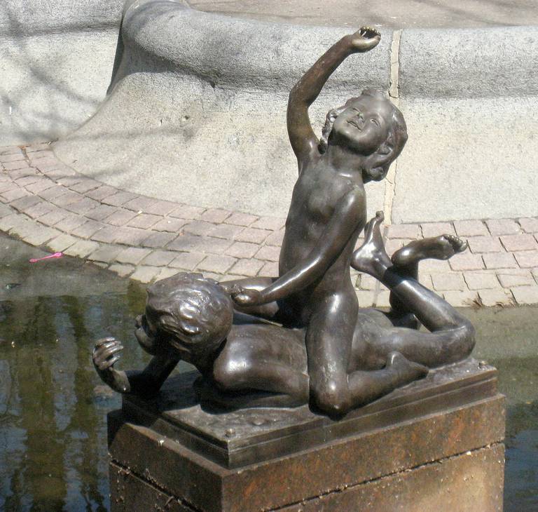 «Triton babies» i Boston Public Garden, fontenefigur laget av Anna Coleman Ladd. Foto: Wikimedia Commons