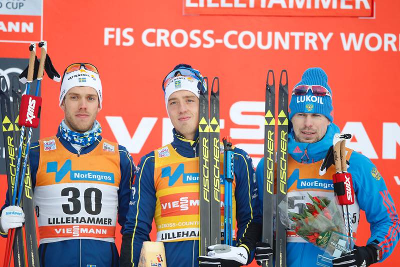 Sjelden seierspall etter langrenn på norsk snø: Fra venstre Marcus Hellner, Calle Halfvarsson og Sergej Ustigov.