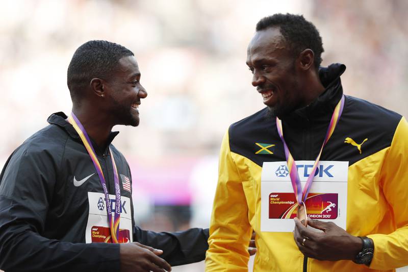 Justin Gatlin ble gratulert av bronsevinner Usain Bolt etter seiersseremonien søndag kveld.