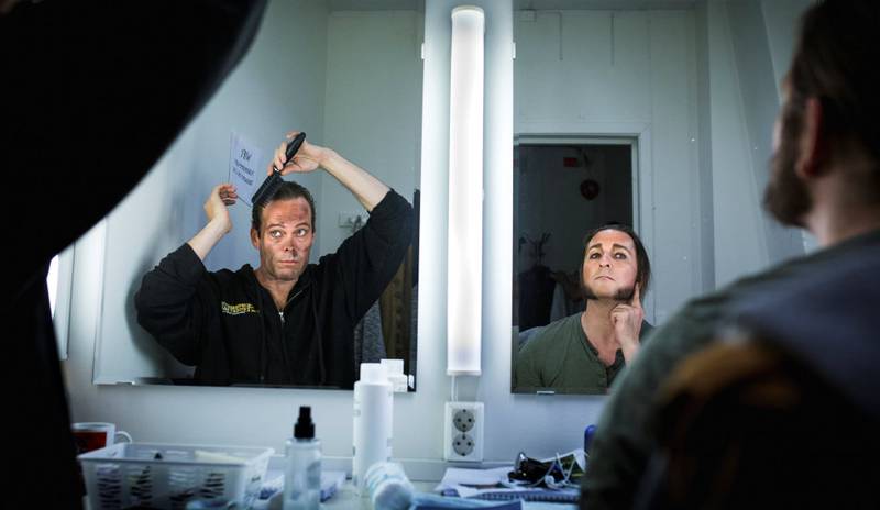 Håvard Bakke og Hans Marius Hoff Mittet vil dele på rollen som Javert i «Les Misérables» som har premiere på Folketeatret i kveld. Forestillingen har satt ny salgsrekord med 75 000 forhåndssolgte billetter.