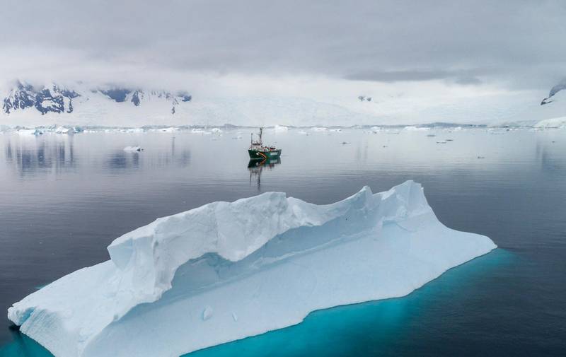 Antarktis kan framstå som uebrørt, men skinnet bedrar. Greenpeace fant både mikroplast, skadelige kjemikalier og også annet avfall på sitt tokt i vinter.