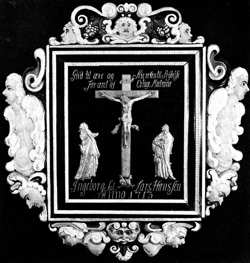 Et epitafium er en type minnetavle som fikk stor utbredelse etter reformasjonen. Dette fra Skoger gamle kirke er fra 1713, og bærer navnene Ingeborg Sal. og Lars Hanssen.