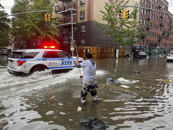 Farevarsel i New York etter enorme regnmengder