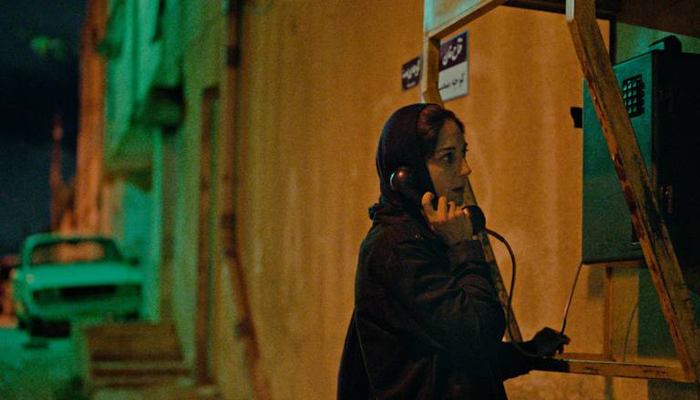 Zar Amir Ebrahimi spiller journalisten som jakter på seriemorderen som dreper sexarbeidere i en iransk by i «Holy Spider».