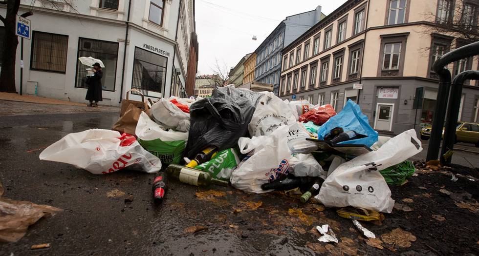 Etter at Veireno overtok søppeltømmingen i Oslo, har mange opplevd at avfallet ikke blir hentet.