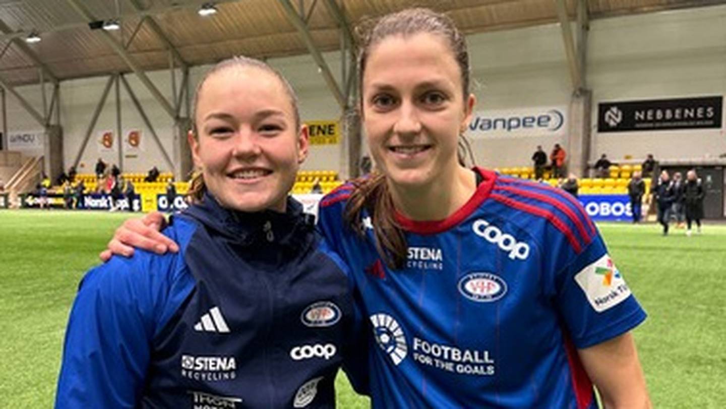 Janni Thomsen (t.v.) og Emma Stølen Godø scoret målene da Vålerenga slo erkerival LSK Kvinner i LSK-hallen fredag.