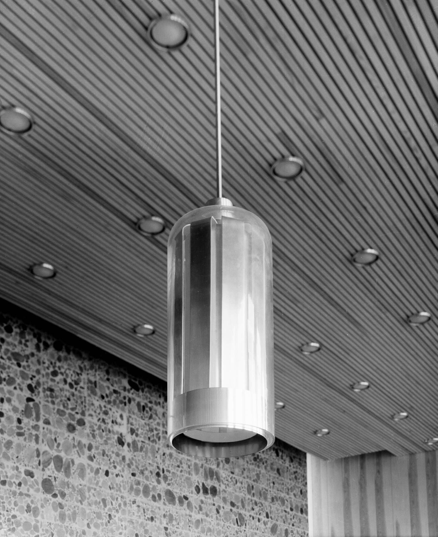 Detaljbilde av lamper. Fra Høyblokka i Regjeringskvartalet, Statsrådsalen i 16. etasje.
Påskrift på film; (Sønnico 110), 36

 *** Local Caption *** Viksjø, Erling, arkitekt (1910-1971)