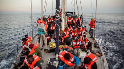 Båt med 400 migranter i drift mellom Hellas og Malta