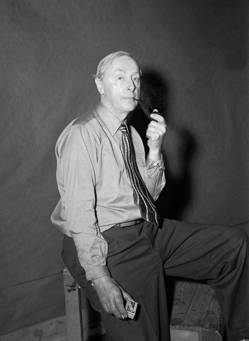 OSLO 19510613 Kunstmaleren Per Krohg i sitt atelier. Foto med pipe.
Foto: NTB / Scanpix