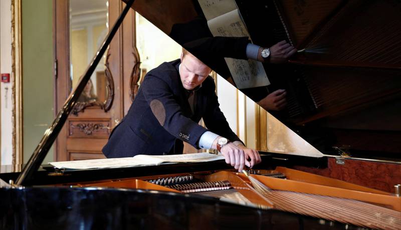 Rønning Kvam spiller mye forskjellig og har fått en forkjærlighet for tsjekkiske komponister.