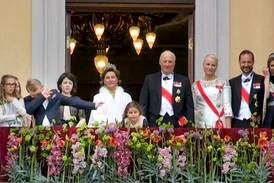 Prins Sverre Magnus intervjuet av søsteren: – «Dabbingen» på Slottsbalkongen var en tabbe