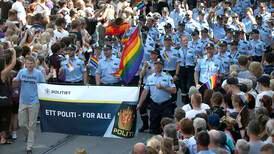 Fortsatt uniformsnekt for politi under Pride – får egen T-skjorte