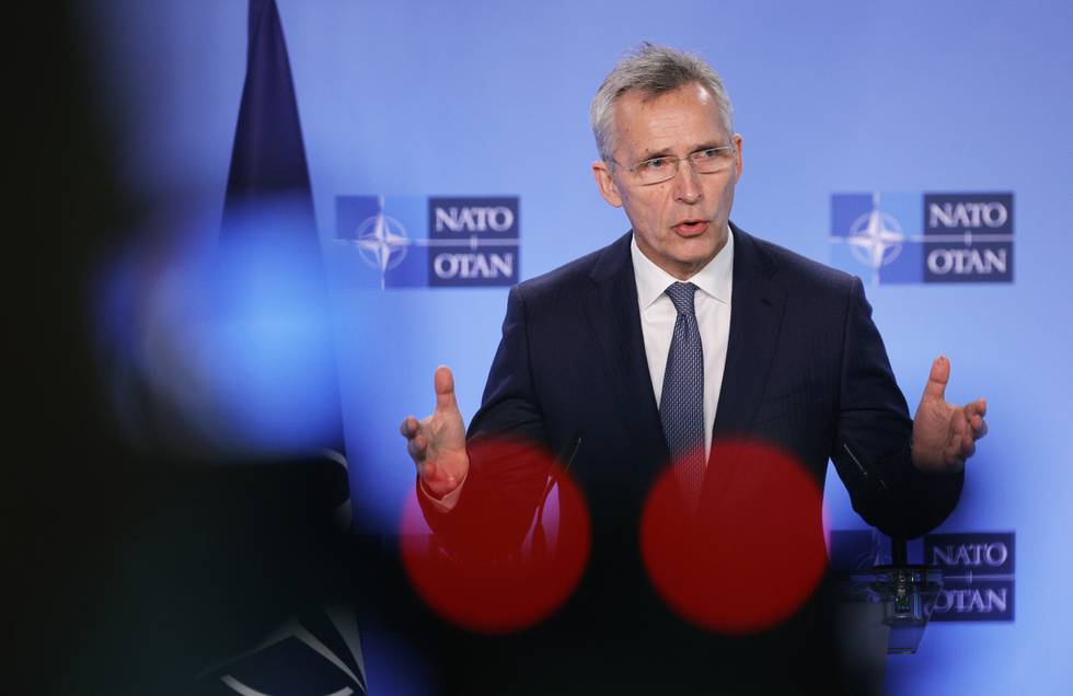 Nato-sjef Jens Stoltenberg har snakket med sentralbanksjef Øystein Olsen flere ganger om stillingen, første gang samme dag som Olsen meldte sin avgang. Foto: AP / Olivier Matthys / NTB