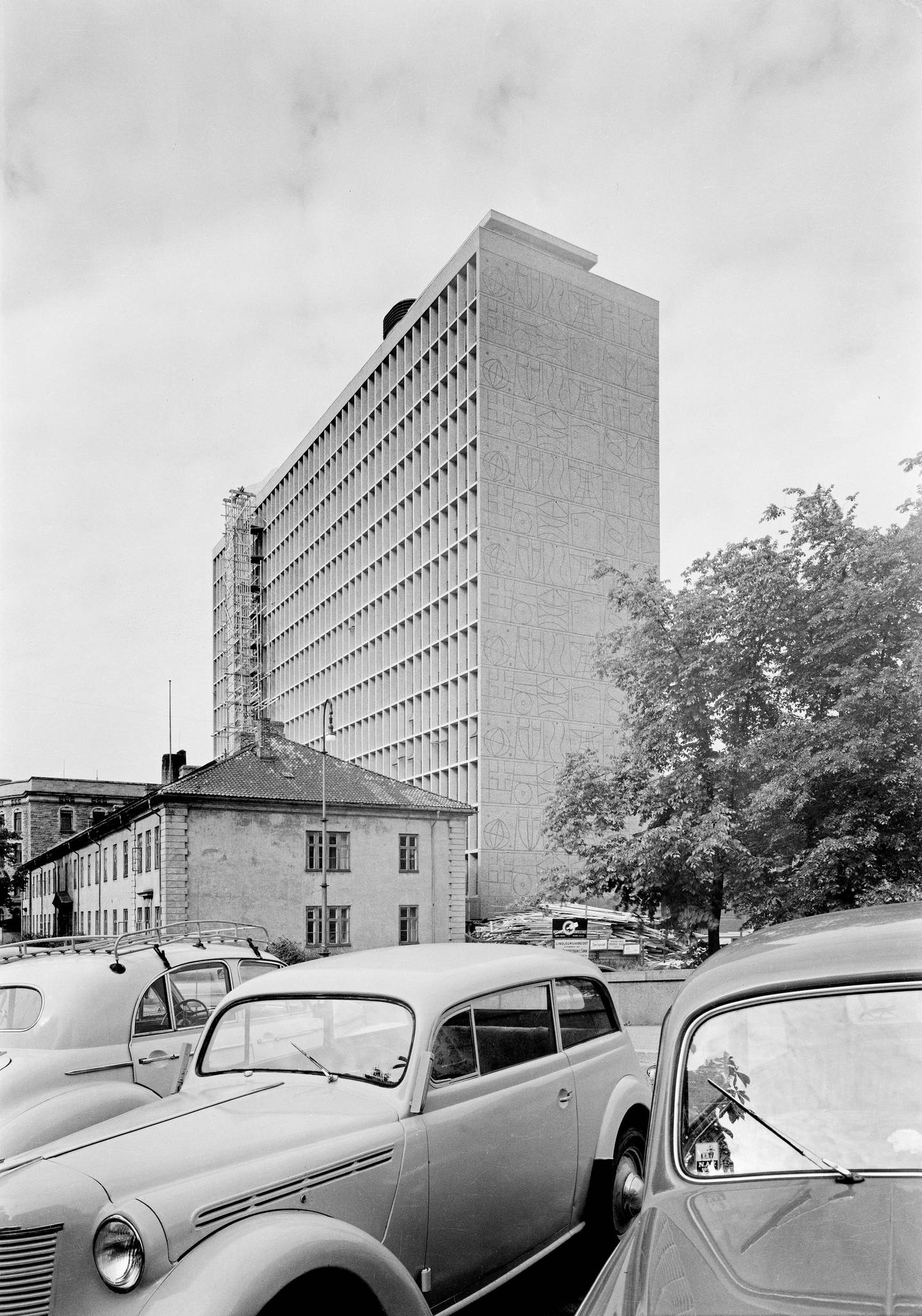 Arkitekturfoto av Høyblokka i regjeringskvartalet. *** Local Caption *** Viksjø, Erling, arkitekt (1910-1971)