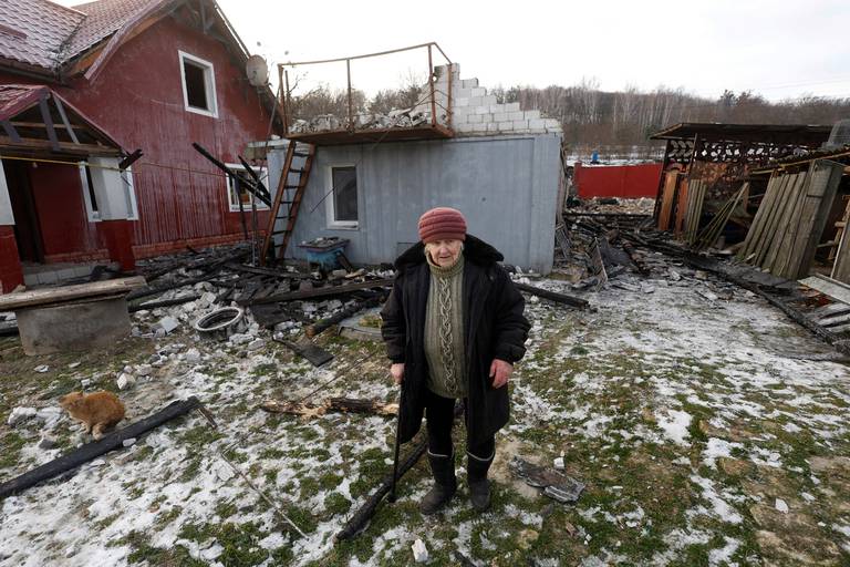 Droner daler ned i skjul hos Olha Kobzarenko i landsbyen Stari Bezradysjij i Kyiv-regionen 19. desember. Hun overlevde. Skjulet gikk det verre med.