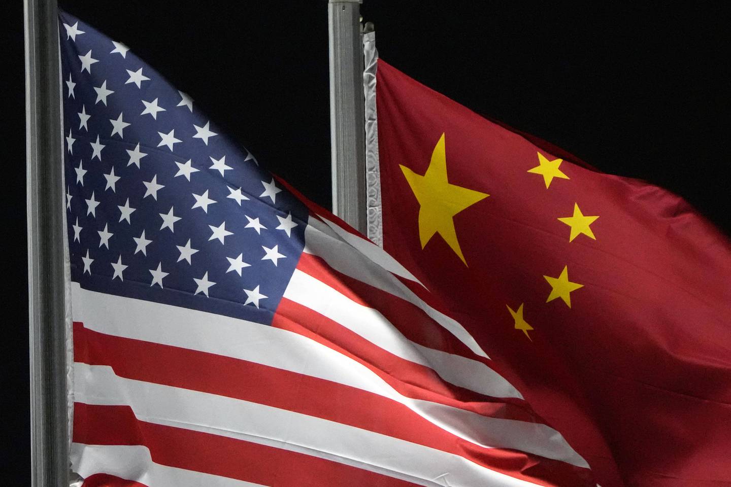 Ballongen som ble skutt ned har skapt forsterket diplomatisk spenning mellom USA og Kina.