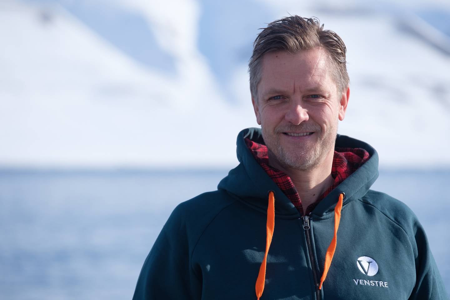 Terje Aunevik (V) sier prosessen rundt energiomstillingen på Svalbard har hatt preg av høyt tempo.