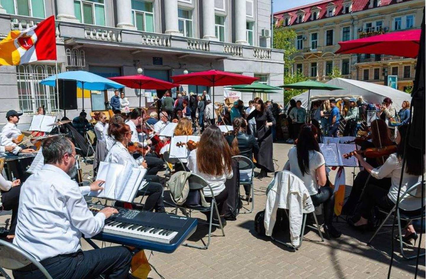 Her spiller orkesteret i Odessa, Ukraina.
